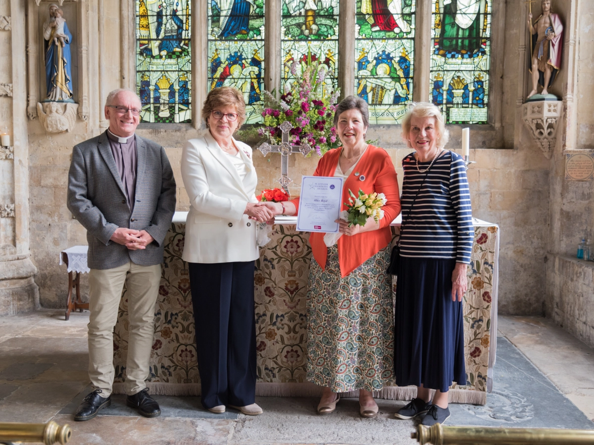 Lord Lieutenant Helps Devizes Resident Celebrate Jubilee Award