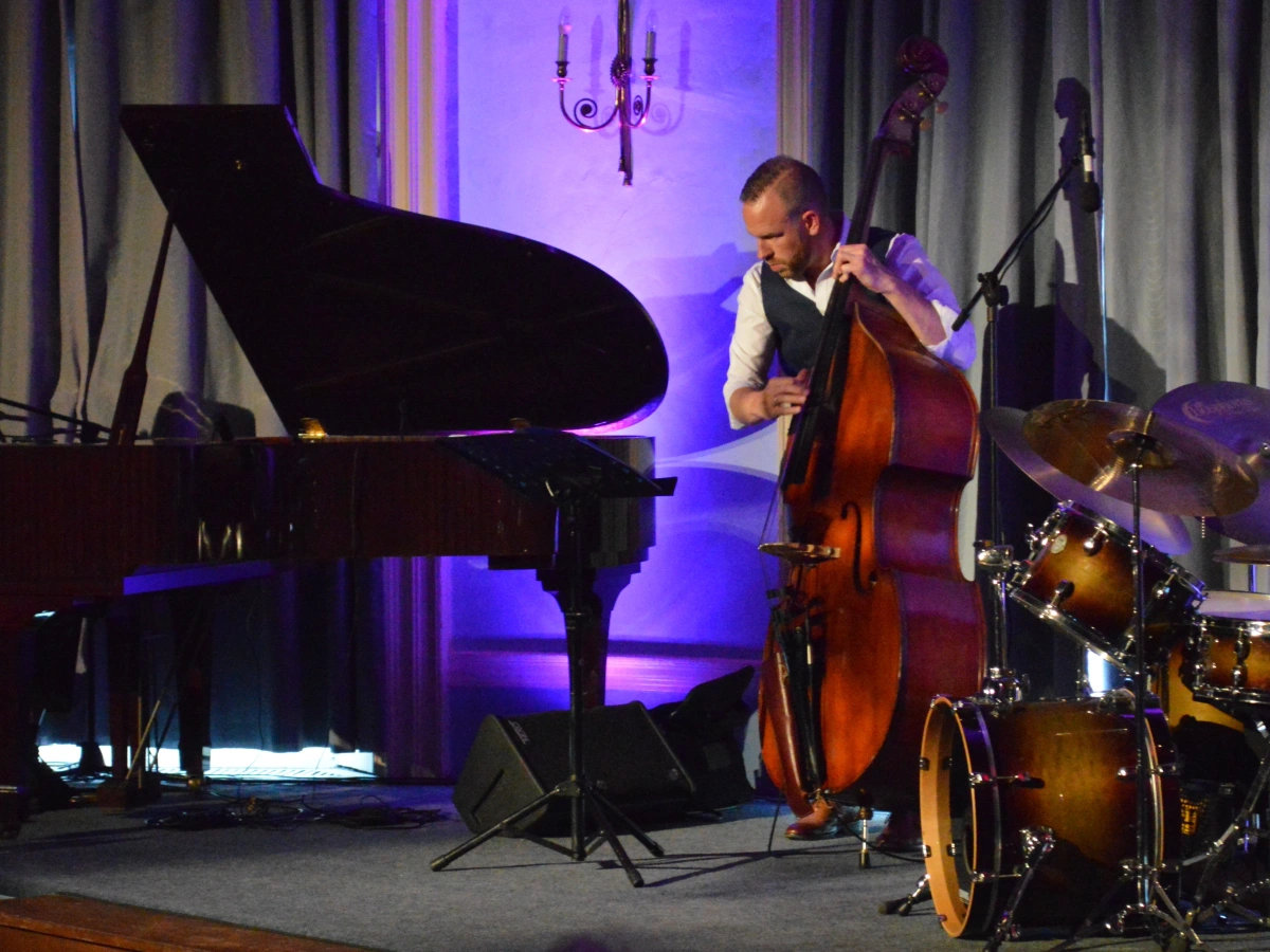 REVIEW – Devizes Arts Festival – Hawes & Catlow @ St Andrews, Chris Ingham Trio @ Town Hall 15th June 2023