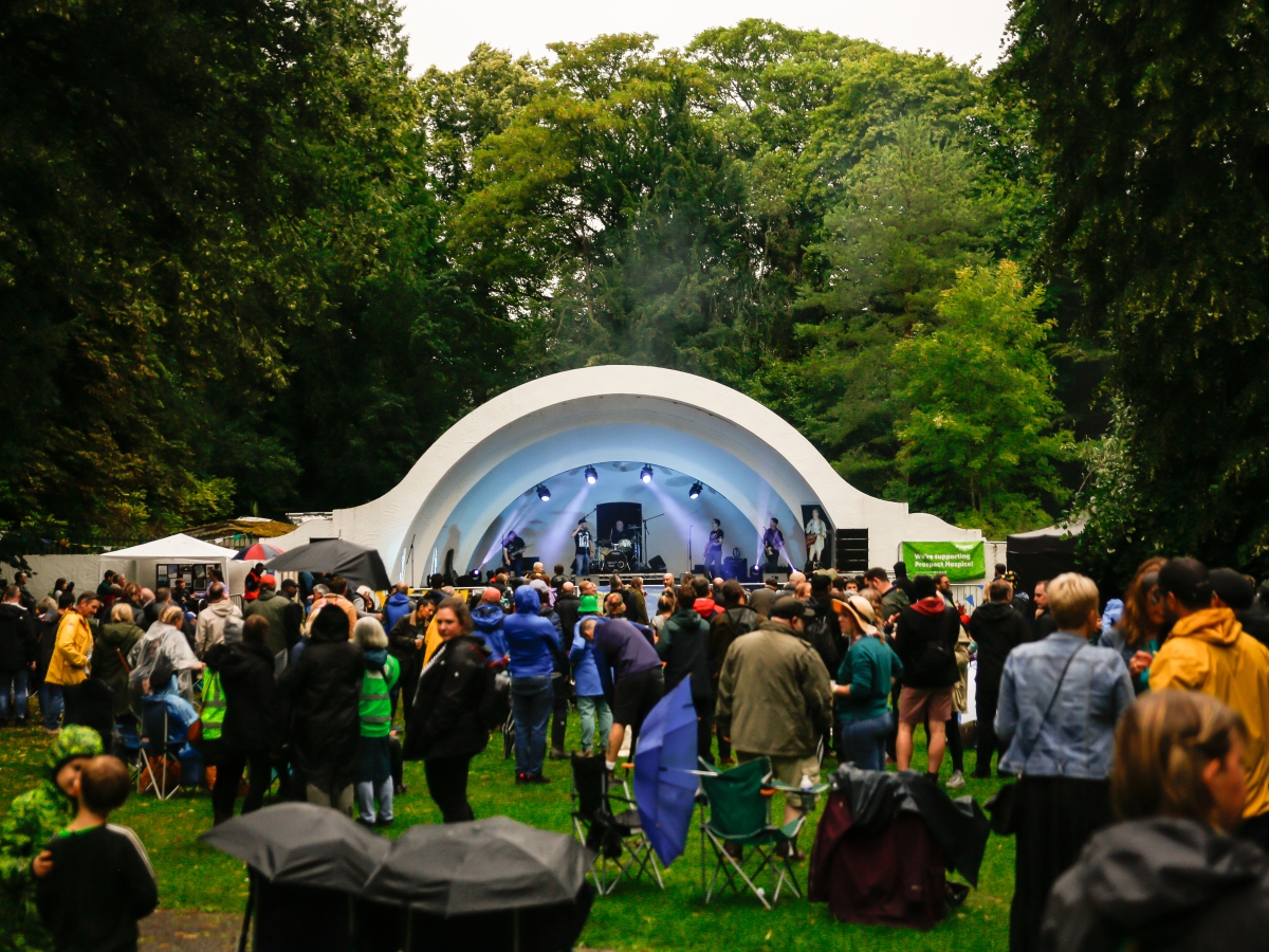 My Dad’s Festival overcomes the rain and raises nearly £9,000 for Prospect Hospice